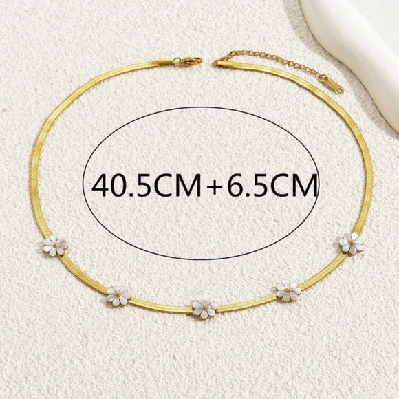 18k Gold Plated Stainless Steel Flat Snake Chain Necklace With 5 White Flower - Picture 4 of 5